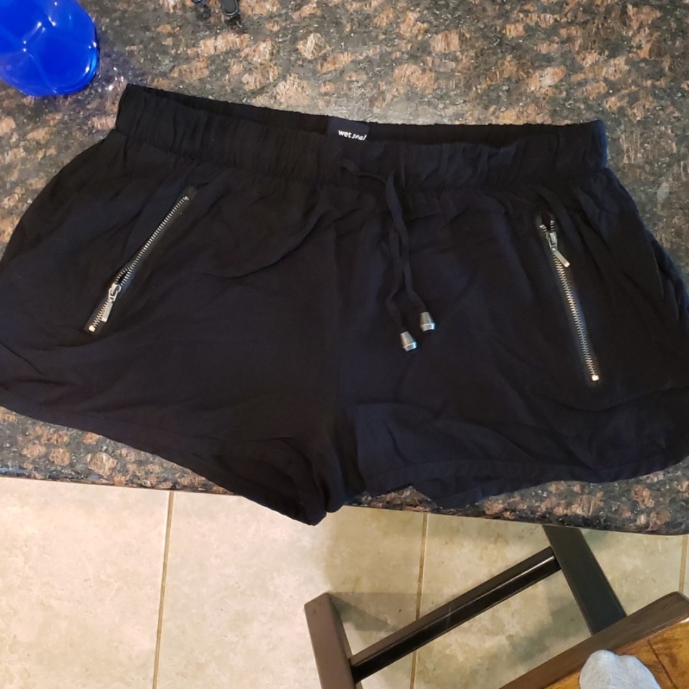 Wet seal blk shorts